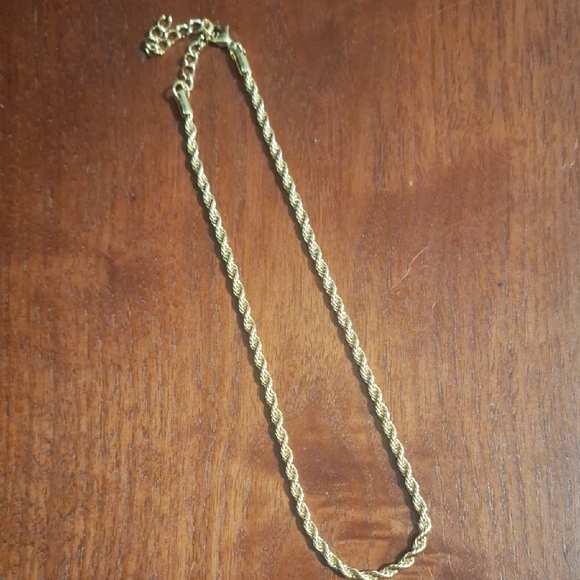 Elegant Gold-tone Layered Necklace Set - Picture 7 of 8